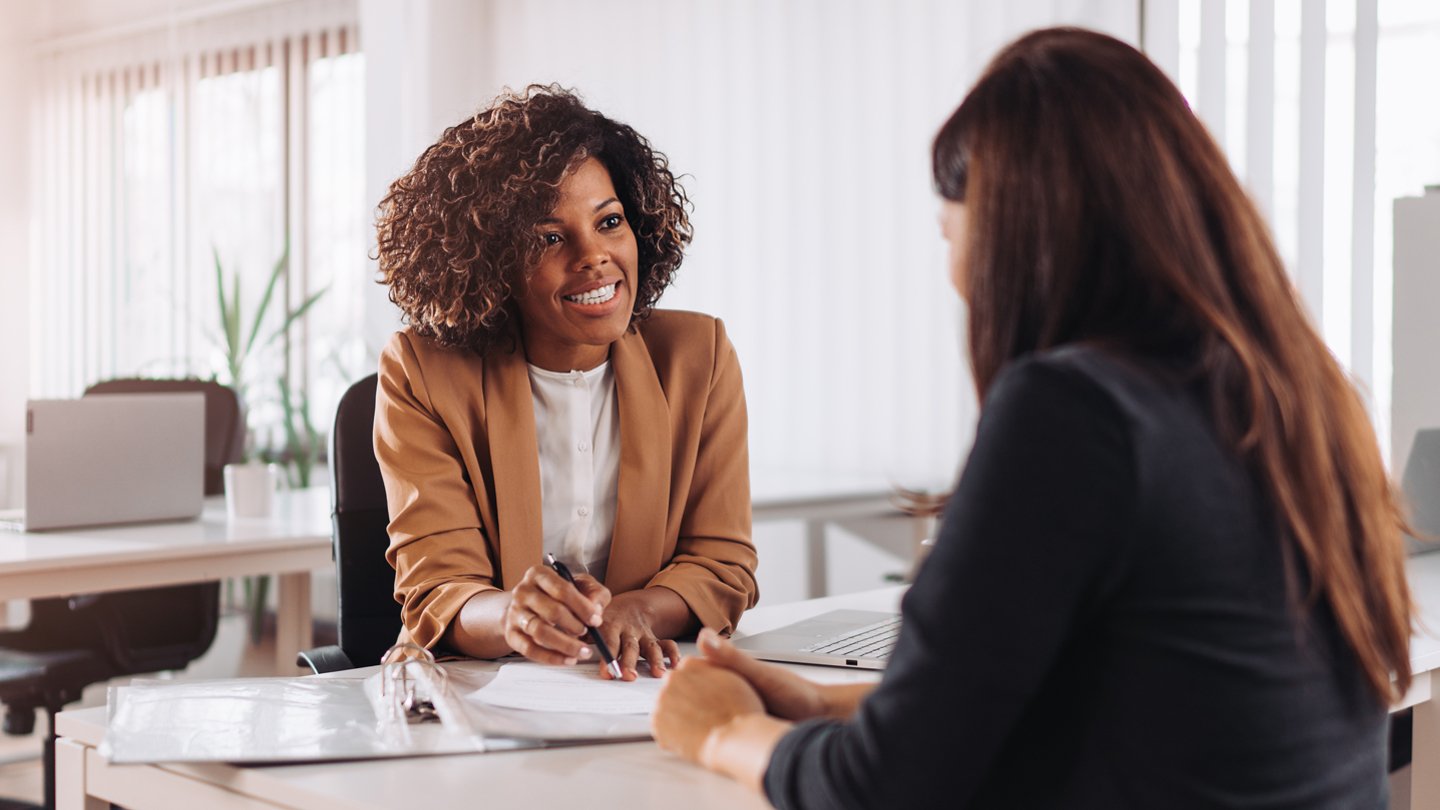 banking-assisted-service-lady-guiding-customer-1140x810