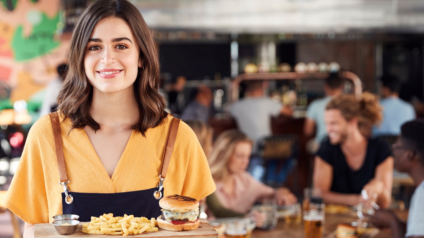 close-loop-restaurants-lady-serving-food-1140x810