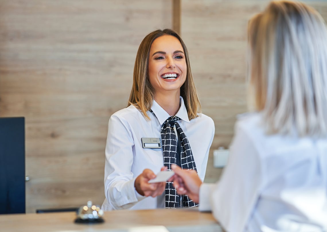 Hotel desk_1140 x 810_4