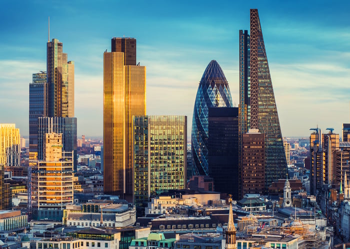 london-city-140x810
