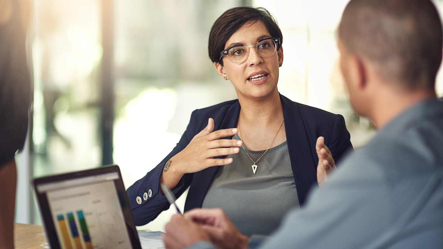 partner-support-lady-talking-1140x810