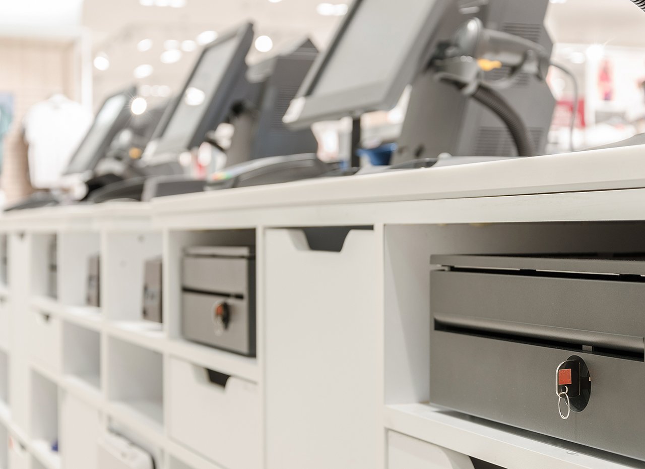 Sicherheit_Kasse_1280x930_DE